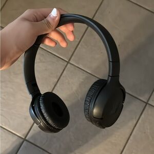 Tune 510BT: Wireless On-Ear Headphones with Purebass Sound - Black